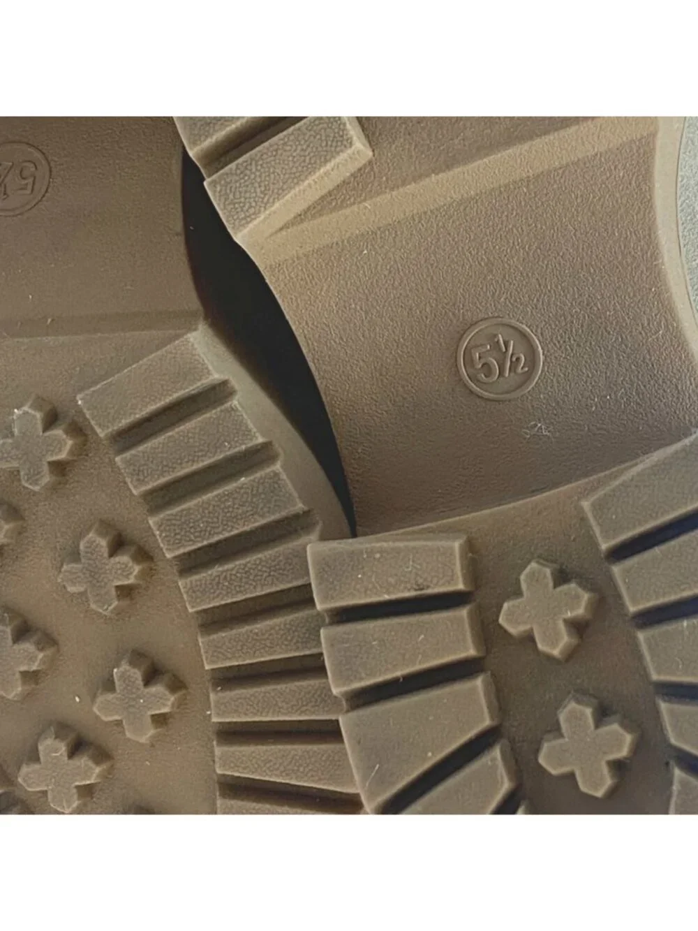 Universal Thread round toe
